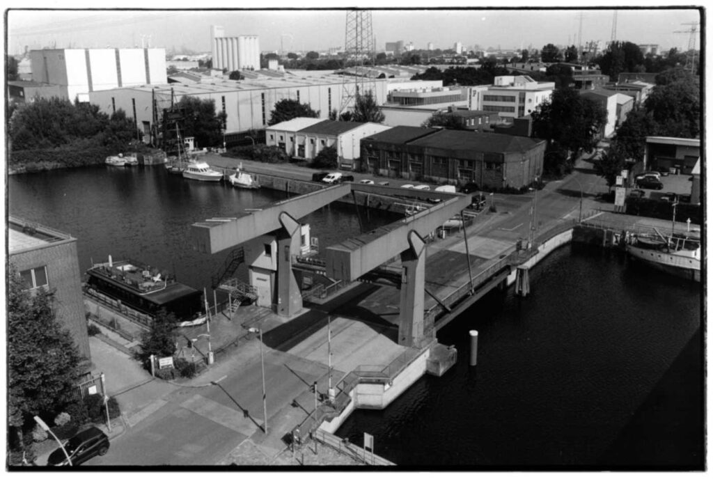 Klappbrücke (früher Drehbücke)